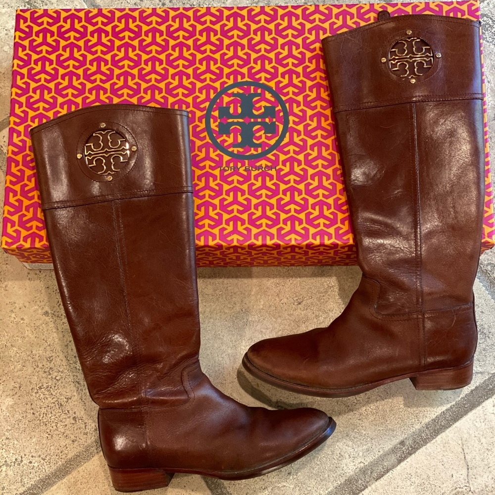 Tory Burch 7.5 Kiernan 35mm riding boot in Almond!